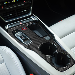 Accessoires extérieurs Cadre décoratif de panneau de changement de vitesse à commande <span class=keywords><strong>centrale</strong></span> en fibre de carbone souple pour 2023 <span class=keywords><strong>Audi</strong></span> RS <span class=keywords><strong>E</strong></span>-<span class=keywords><strong>tron</strong></span> GT - Product Image 3