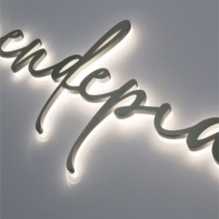 Enseigne lumineuse LED personnalisée en acier inoxydable 3D pour hôpitaux, entreprises, devantures de magasins, publicité, signalisation, décoration et éclairage