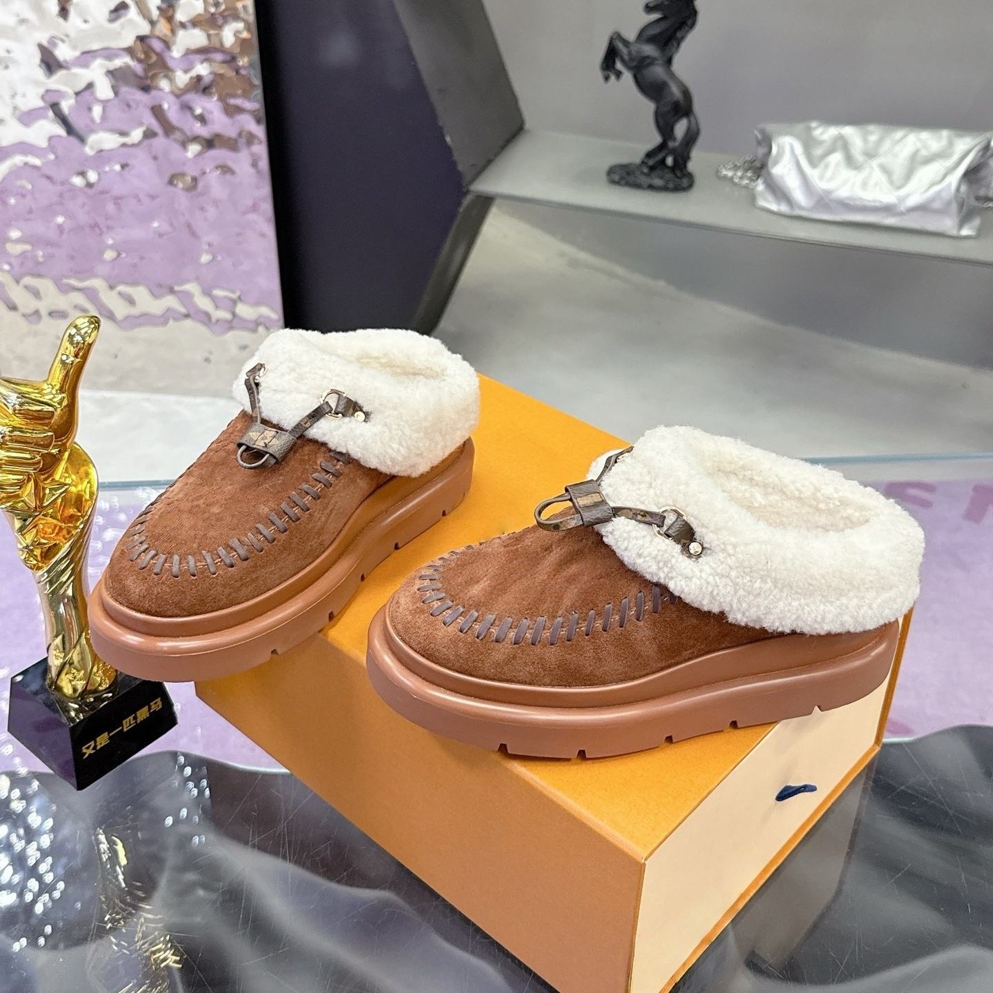 สีน้ำตาล