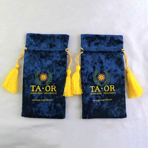 Emballage cadeau pour bijoux personnalisés, pochettes en velours bleu marine avec cordon de serrage, sacs pour la présentation de bijoux avec logo et pompon - Product Image 3