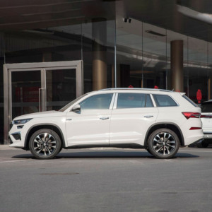 Voiture d'<span class=keywords><strong>occasion</strong></span> <span class=keywords><strong>Skoda</strong></span> <span class=keywords><strong>Kodiaq</strong></span> 2025 TSI330 5 places 2 roues motrices Édition Luxe Fabricant chinois Exportation - Product Image 3