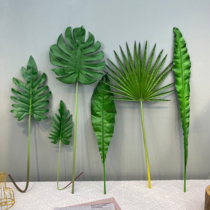 Ramo Lungo di Foglie Tropicali Artificiali Monstera Foglie di Palma Verdi per Decorazione Casa - Product Image 1