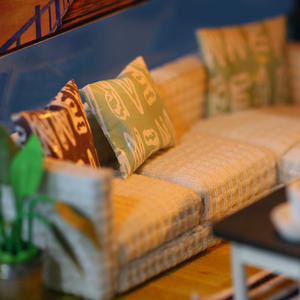 IIECREATE Juego <span class=keywords><strong>de</strong></span> <span class=keywords><strong>casa</strong></span> <span class=keywords><strong>de</strong></span> <span class=keywords><strong>muñecas</strong></span> en miniatura hecha a mano Hermosa Luz <span class=keywords><strong>de</strong></span> madera DIY <span class=keywords><strong>con</strong></span> piscina 3D Modelo ensamblado Muebles para adultos - Product Image 5