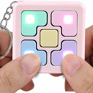 Cube <span class=keywords><strong>de</strong></span> jeu <span class=keywords><strong>mémoire</strong></span> LED clignotant personnalisé avec logo OEM, jouet électronique portable d'entraînement cérébral, porte-clés <span class=keywords><strong>pour</strong></span> enfants et <span class=keywords><strong>adultes</strong></span> - Product Image 1