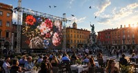 Écran LED de location extérieur P2.6 étanche IP65 7680Hz pour festivals de musique et célébrations urbaines
