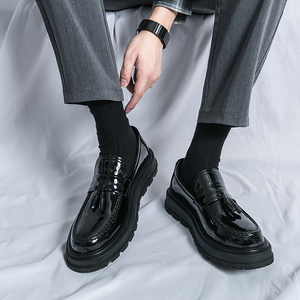 2025 nouvelles conceptions chaussures habillées pour hommes de haute qualité <span class=keywords><strong>vert</strong></span> noir chaussures semelle épaisse hauteur augmentant glands chaussures italiennes - Product Image 4
