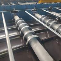 Máquina perfiladora de tejas esmaltadas de 820 mm con 5 nervaduras y control servo PLC para techos
