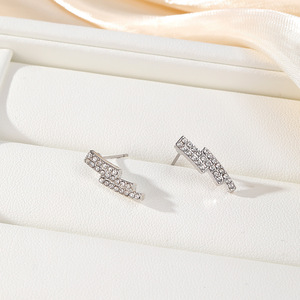 Boucles d'oreilles clous géométriques en argent micro-incrustées pour femme, usage quotidien - Product Image 4
