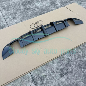 Kit carrosserie de modification avec diffuseur arrière à LED, adapté aux modèles Chrysler 300C SRT 15-23. - Product Image 4