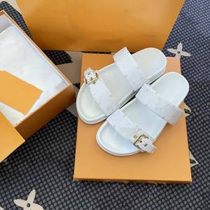 รองเท้าแตะแบรนด์ดีไซเนอร์ นุ่มสบาย แฟชั่นผู้หญิง ฤดูร้อน แบบเปิดนิ้วเท้า น้ำหนักเบา สวมใส่สบาย ไม่ลื่น - Product Image 3