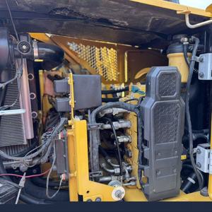 Excavatrice sur chenilles Caterpillar 310 d'occasion de 10 tonnes, importée, de haute qualité, presque neuve, pour projets de construction - Product Image 4