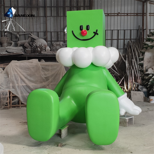 Escultura de personaje de FRP-Figura verde sonriente medio tendida con cabeza cuadrada y pose juguetona para centros de entretenimiento familiar - Product Image 3
