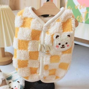Gilet mignon pour chien et chat, en polaire jaune à carreaux, vêtements chauds d'automne et d'hiver avec patch ours pour petits animaux de compagnie - Product Image 1