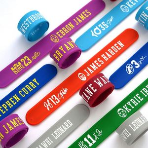 Bracelet personnalisé pas cher avec logo, bracelet en caoutchouc de silicone pour le basketball, avec boucle - Product Image 3