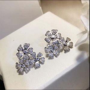 Orecchini a Perno con Mini Margherite per Donne, Accessori di Moda Floreali Vintage per Uso Quotidiano - Product Image 6