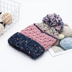 Phụ Nữ Màu Sắc Chặn Pompoms Dệt Kim Hat Roving Sợi Knit Hat Mùa Đông Phụ Nữ Beanie Bán Buôn Ấm Đan Hat Cho Thanh Thiếu Niên - Product Image 2