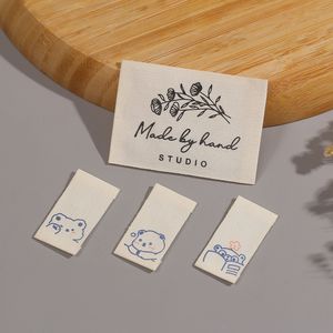 Etiqueta Tejida Personalizada con Diseño Damasco, Etiqueta de Marca de Ropa de Alta Densidad, 1000 Piezas - Product Image 2