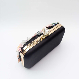 Borsa a tracolla a catena con motivo quadrato con perline da sera di lusso da donna alla moda - Product Image 4