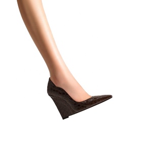 Escarpins à <span class=keywords><strong>talon</strong></span> <span class=keywords><strong>compensé</strong></span> pour <span class=keywords><strong>femme</strong></span>, confortables et souples, à bout pointu, à enfiler, avec strass, tendance mode, 10,5 <span class=keywords><strong>cm</strong></span>, Or, Rouge bordeaux, Marron - Product Image 3