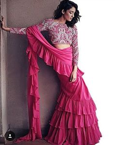 Impresionante Sari con Volantes, con Bordado Pesado de Zardozi y Hilo Resham, Sari de Diseño para Fiestas, para Mujeres, para Bodas y Recepciones - Product Image 1