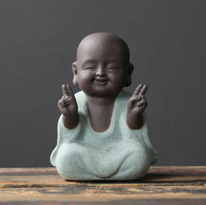 พระนักบวชตัวน้อยยิ้มหัวเราะ ขนาด 6.6*9.5 ซม. รูปปั้นพระพุทธรูปเซรามิก ของตกแต่งบ้าน งานฝีมือสำหรับพิธีชงชา ของเล่นเด็ก พระนักบวชตัวน้อยสำหรับตกแต่งชุดชงชา - Product Image 6