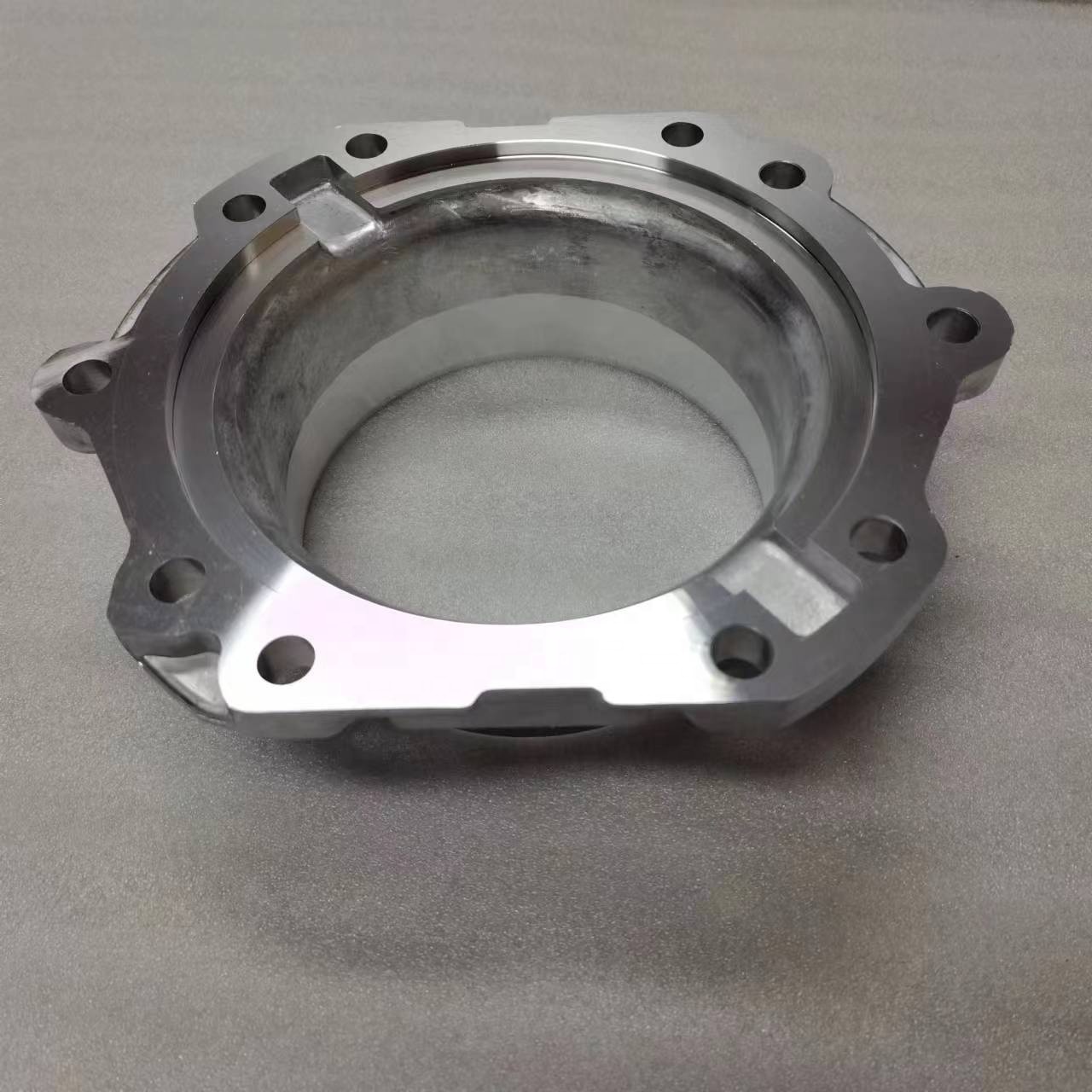 5000VT 4枚 Heavy Duty Truck Parts - Transmission Bearing Cap 1325331006