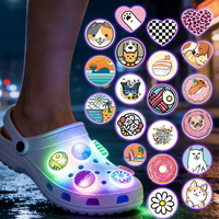 Promo Terlaris Aksesoris Sepatu Clog Anti Air Warna-warni Bercahaya dalam Gelap dengan Cetakan UV Gambar Kartun Kawaii, Produsen Aksesoris