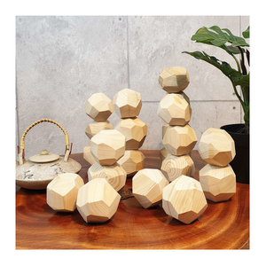 Blocs empilables en bois naturel Tumi Ishi, jeu ouvert inspiré de Montessori, activité apaisante pour le plaisir en famille - Product Image 1