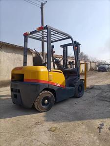 Oferta Especial: Montacargas Diésel TCM Usado Original de Japón, 2.5 Toneladas, Modelo FD25, Capacidad de Elevación 2500kg, Altura de Elevación 3m, Neumáticos Neumáticos, Desplazador Lateral Hidráulico, Dos Unidades - Product Image 3