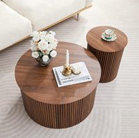 Ensemble de tables d'appoint rondes contemporaines en noyer cannelé avec base anti-rayures pour appartement