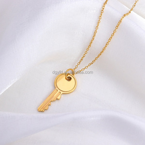 Collana ciondolo chiave personalizzata impermeabile 18K oro PVD placcato in acciaio inox gioielli all'ingrosso della fabbrica delle donne - Product Image 1