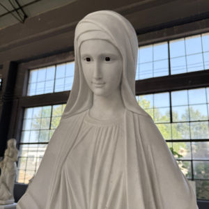 手彫りの等身大屋外の宗教的な白い大理石の聖母マリアの彫刻、芸術的な彫刻 - Product Image 3