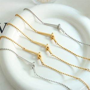 Pulsera de la Suerte Popular de Acero Inoxidable, Bañada en Oro, con Dije de Nudo, Joyería - Product Image 5