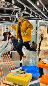 의류 및 스포츠 브랜드를위한 동적 전신 FRP 더미 디스플레이 스탠드 매장 디스플레이 용 헤드가있는 로봇 마네킹 실행 - Product Image 4