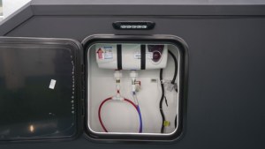 Nouvelle caravane de camping moderne X5 Mini en aluminium, légère, en forme de <span class=keywords><strong>goutte</strong></span> d'<span class=keywords><strong>eau</strong></span>, avec cuisine coulissante et double <span class=keywords><strong>suspension</strong></span> antichoc – Édition 2026 en promotion - Product Image 3