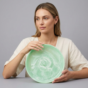 Plato Decorativo de Resina Hecho a Mano, Redondo, Color Verde Celadón, Ecológico, Apto para Lavavajillas, Diseño Minimalista - Product Image 1