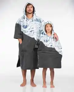 Mikro faser Kapuze Strand ändern Poncho Handtuch schnell trocknen saugfähig Stickerei Logo ändern Robe Kapuze Strand tuch Surf Poncho