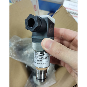 Hydac VM3 <b>D</b>.0/-L24-SO135 Pressure Switch 24V AC/DC G1/2 Thread Oil Media IP65 Carbon Steel - Product Image 2