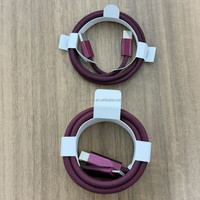 Câble de charge mobile OEM 60W USB-C Power Delivery, design tressé rouge cerise, connecteur renforcé, compatible avec le programme d'accessoires