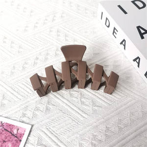 Klip Rambut Berbentuk <span class=keywords><strong>M</strong></span> Sederhana, Tempramen Morandi Frosted Claw Clip Mode Headwear Warna Solid Geometris Elegan Jepit Rambut Rahang - Product Image 4