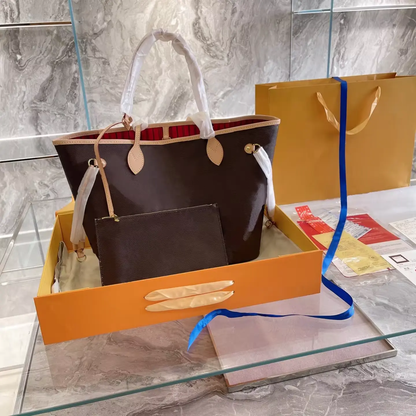 फ़ैक्टरी थोक डिज़ाइनर हैंडबैग उच्च गुणवत्ता वाले चमड़े के टोट बैग महिलाओं के लिए प्रसिद्ध ब्रांड हैंडबैग गुआंगज़ौ में निर्मित लक्जरी