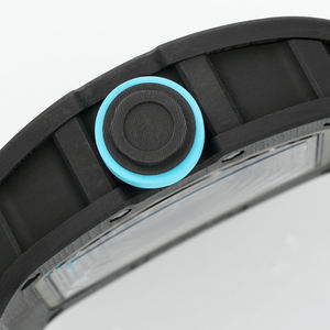 Montre de luxe en fibre de carbone avec surface saphir, mouvement visible raffiné et bracelet en caoutchouc tendance - Product Image 4