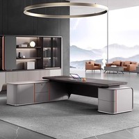 Bureau de direction commercial haut de gamme, design moderne et luxueux, en bois, avec chaise de bureau et rangement intégré pour le bureau