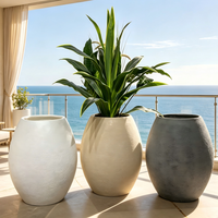 Jardinières modernes en fibre de verre texturées sable grossier, grandes jardinières et pots pour projets paysagers commerciaux