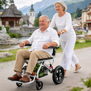 Komfortabler 12-Zoll-Vollgummi-Reifen Transportrollstuhl mit Doppelfederung, atmungsaktivem Netzpolster, Aufbewahrungskorb, faltbarem Stahlrahmen - Product Image 2