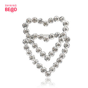 Spilla con strass a doppio cuore d'amore scavata con temperamento corpetto di diamanti spilla da donna per matrimonio/festa - Product Image 3