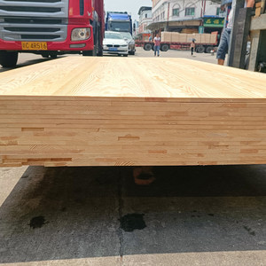 Troncos de Alerce Siberiano de Alta Calidad, Madera Sólida Natural y Duradera, Diseño Contemporáneo para la Fabricación de Muebles de Exterior para Hoteles - Product Image 2