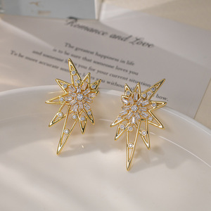 Boucles d'oreilles en forme d'étoile en zircon, couleur or, sertissage à griffes, pour femmes, bijoux d'anniversaire - Product Image 4