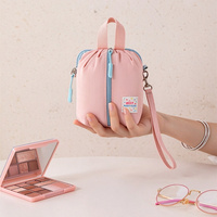 Sac de rangement portable pour serviettes hygiéniques, pochette mignonne pour les règles, mini trousse de maquillage en nylon pour filles, organiseur de serviettes hygiéniques avec poignée