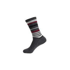 Top vente en gros confortable hiver hommes décontracté mi-mollet laine chaussettes tricotées avec motif rayé à vendre - Product Image 4